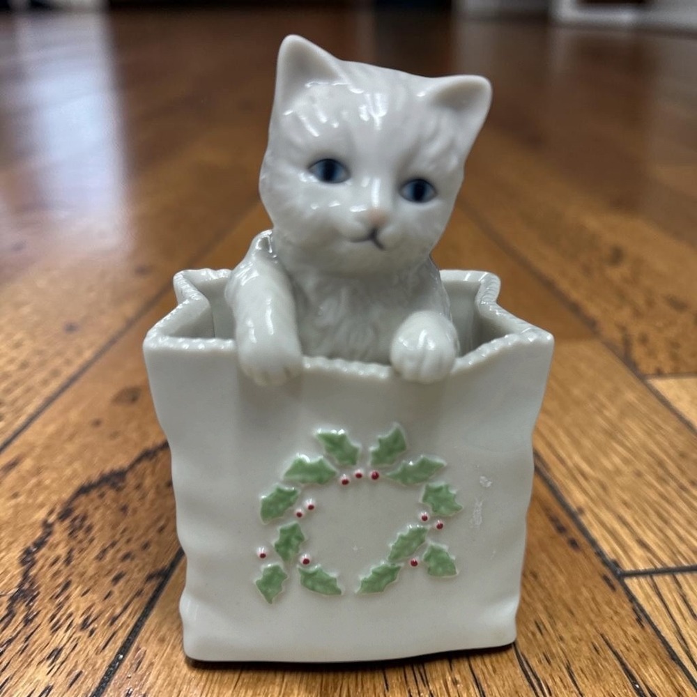 Lenox Capture the Season Cat in Christmas Bag Figurine Ceramic